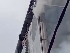 Video: Cerita Saksi Merayap di Gedung Bantu Evakuasi Korban Kebakaran Terra Drone