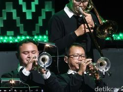 Aksi Orkestra Erwin Gutawa yang Ekspresif dalam Jepretan Vivo X300 Pro