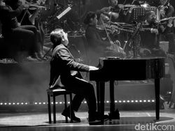 Aksi Orkestra Erwin Gutawa yang Ekspresif dalam Jepretan Vivo X300 Pro