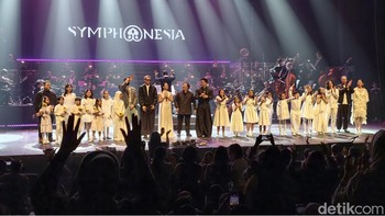 Semua penampil Symphonesia kembali ke atas panggung di akhir pertunjukan. Bagaimana hasil zoom Vivo X300 Pro menurut kalian, detikers? Foto: Virgina Maulita Putri/detikINET