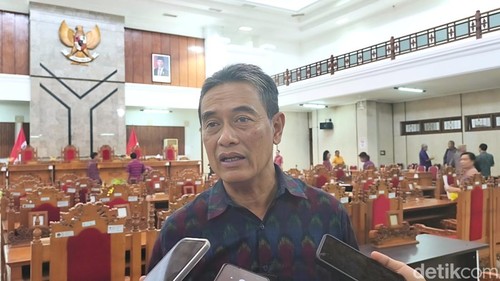 Wakil Bupati Buleleng Gede Supriatna saat ditemui usai menghadiri rapat Paripurna DPRD Buleleng, Selasa (9/12/2025).