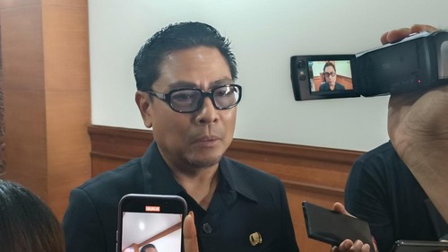 Wakil Wali Kota Denpasar, I Kadek Agus Arya Wibawa, saat ditemui di DPRD Denpasar, Selasa (9/12/2025). (Karsiani Putri/detikBali)