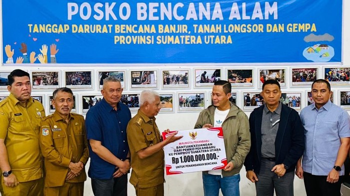 Walkot Agung Serahkan Bantuan Rp 1,5 M untuk Korban Bencana di Sumut