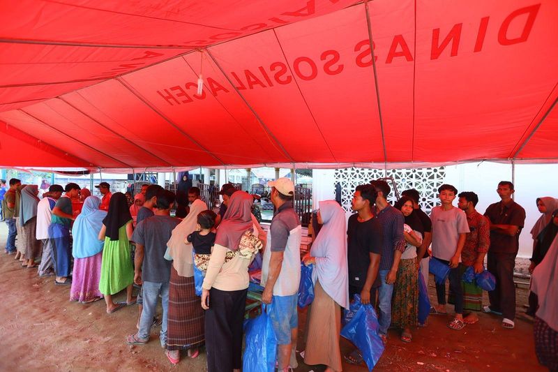 Warga Desa Blang Panjoe Aceh Sambut Haru Bantuan dari KESDM dan PLN Warga Desa Blang Panjoe Aceh Sambut Haru Bantuan dari KESDM dan PLN