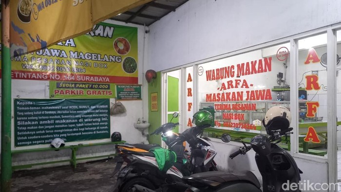 Warung di Surabaya Gratiskan Makan untuk Mahasiswa Sumatera Korban Banjir
