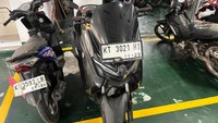 Kedua, ada Nmax berkelir hitam dengan nomor polisi KT 3021 HI beserta kunci kontaknya. Foto: Dok.lelang.go.id