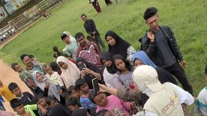 Zaskia Adya Mecca Pamit, Anak Korban Banjir Aceh: Ke Sini Lagi, Kak