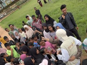 Zaskia Adya Mecca Pamit, Anak Korban Banjir Aceh: Ke Sini Lagi, Kak
