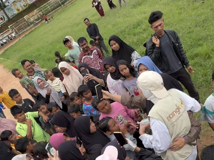 Zaskia Adya Mecca Pamit, Anak Korban Banjir Aceh: Ke Sini Lagi, Kak