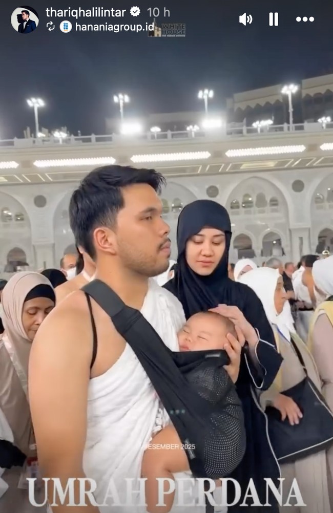 Selama kedua orangtuanya menjalani ibadah, baby Arash juga terlihat lebih banyak tertidr pulas. Wajahnya begitu menggemaskan dengan pipi tembam. Foto: Instagram/@thariqhalilintar