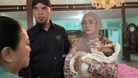 Ahmad Dhani dan Mulan Jameela bersama Siti Amninah. Foto: Channel YouTube Ahmad Dhani