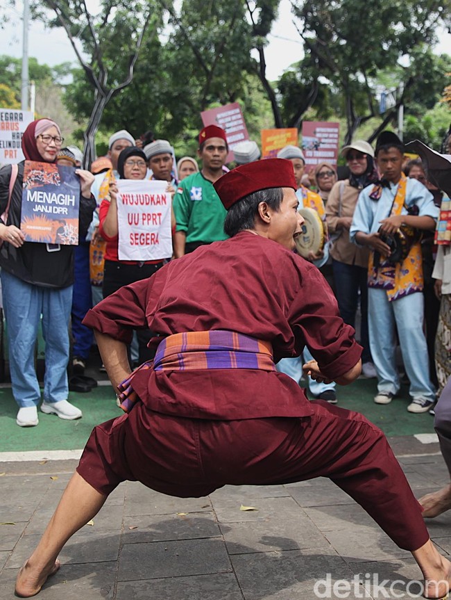 Aksi Palang Pintu Ramaikan Demo Hari HAM di Jakarta