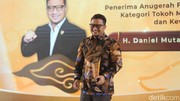 Daniel Mutaqien Raih Figur Akselerator Kemajuan di detikJabar Awards 2025