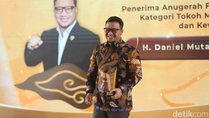 Daniel Mutaqien Raih Figur Akselerator Kemajuan di detikJabar Awards 2025