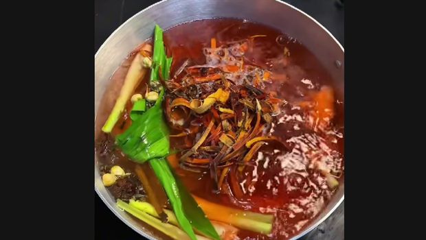 Bahan Air Serbat. (TikTok: @anak_mak_ngah06) Bahan Air Serbat. (TikTok: @anak_mak_ngah06)