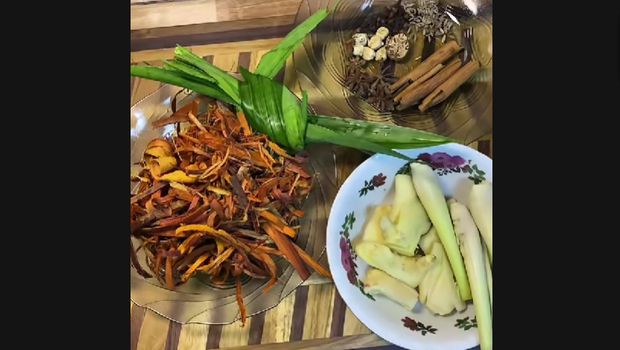 Bahan Air Serbat. (TikTok: @anak_mak_ngah06) Bahan Air Serbat. (TikTok: @anak_mak_ngah06)