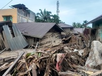 Korban Banjir Aceh Tamiang Berenang Cari Bantuan hingga Makan Roti Hanyut