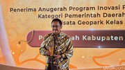 Sukses Kelola Geopark Ciletuh, Asep Japar Raih detikJabar Awards 2025