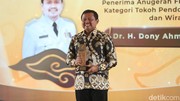 Transformasi UMKM Bawa Dony Ahmad Munir Raih detikJabar Awards