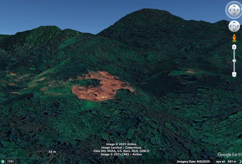 Cita satelit Pegunungan Sanggabuana Cita satelit Pegunungan Sanggabuana yang menunjukan adanya lahan terbuka di kawasan hutan tersebut.