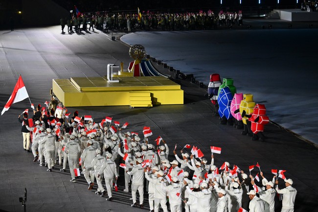 Sebanyak 1.021 atlet Tanah Air berpartisipasi di SEA Games 2025 Thailand pada 9-20 Desember. Semangat mereka untuk berjuang terwakili oleh jersey tim Republik Indonesia yang mengusung tema ‘Spirit of the Nation’. (Foto: ANTARA FOTO/NOVA WAHYUDI)