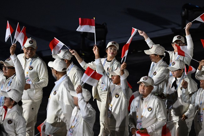Kali ini, pendekatan desain menonjolkan keaslian tradisi serta keindahan alam Nusantara. Pola ukir halus yang terinspirasi dari kriya Toraja menjadi corak utama jersey. (Foto: ANTARA FOTO/NOVA WAHYUDI)