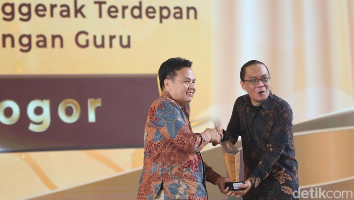 Lindungi Guru, DPRD Kota Bogor Raih detikJabar Awards 2025