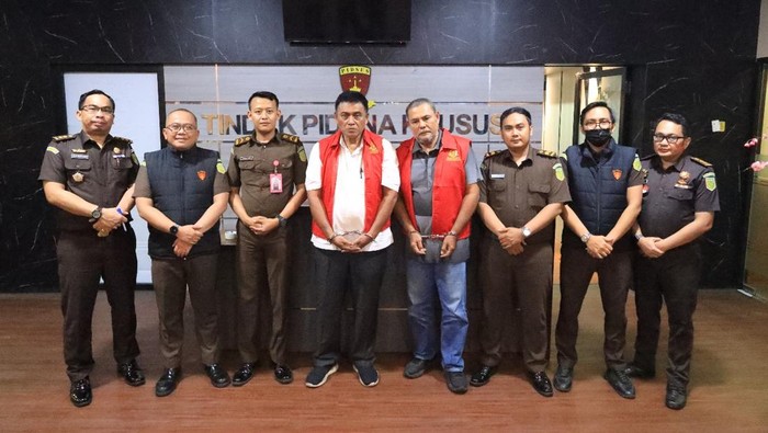 Kejati Jatim Tahan 2 Tersangka Baru Kasus Mark Up Dana Hibah SMK