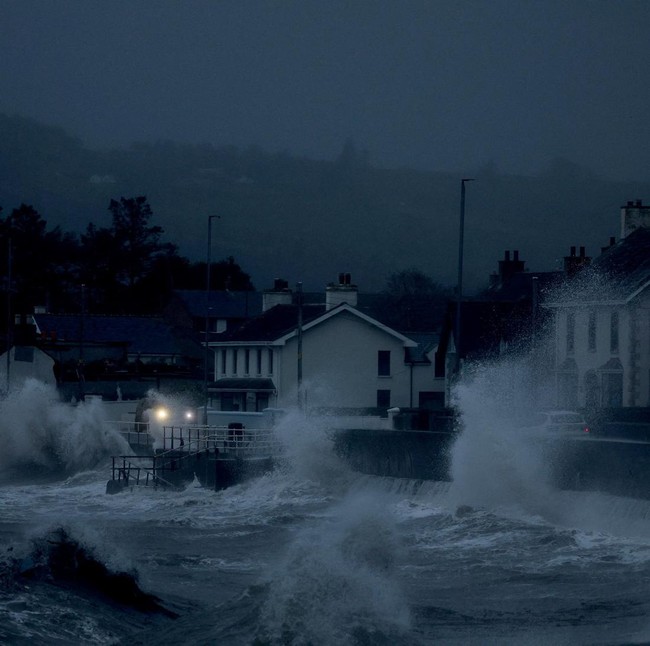 Badai Bram Hantam Inggris, Peringatan Bahaya bagi Warga