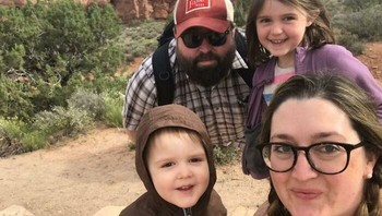 Bagian kaki sang ayah ke mana? Foto: Boredpanda