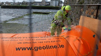 Galway Pasang Penghalang Banjir, Antisipasi Dampak Badai Bram