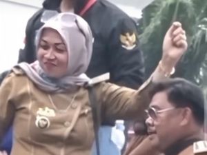 Video Klarifikasi Kades di Magelang soal Viral Berjoget saat Demo
