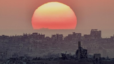 Melihat Langit Gaza yang Indah di Atas Kota yang Terluka