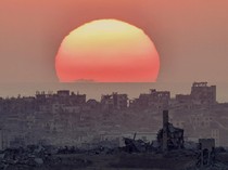 Melihat Langit Gaza yang Indah di Atas Kota yang Terluka