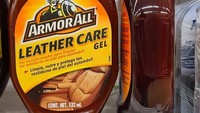 Botol ini terlihat menyajikan saus barbecue kental yang mengkilap. Kenyataannya, ini adalah Armor All Leather Care Gel untuk perawatan kulit mobil. Dok. Bored Panda