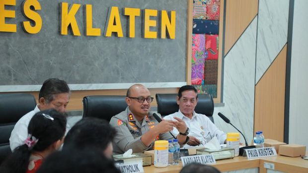 Jateng Meriah Suasana silaturahmi antara Polres Klaten dengan perwakilan gereja se-Klaten, Rabu (10/12/2025).