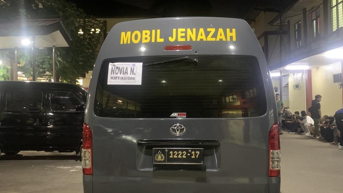 Tangis Keluarga Jemput Jenazah Ibu Hamil Korban Kebakaran Gedung Terra Drone