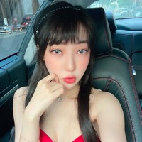 Setelah pembebasan keduanya, Jocie membuat akun Weibo baru yang diberi nama Jocie Guo Bekerja Keras. Awalnya ia berjanji untuk memperbaiki hidup, bekerja secara legal, dan memulai kembali hidup dengan positif. Wanita itu kemudian mulai beralih menjadi DJ di klub malam dan menjual produk secara online. Foto: Weibo