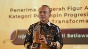 Kapolda Jabar Irjen Rudi Raih Trofi Tokoh Transformasi Keamanan Digital