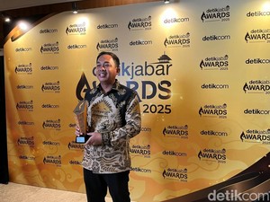 Sukses Jaga Pariwisata, Kapolres Pangandaran Raih detikJabar Awards 2025