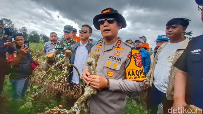 Kapolresta Bandung Kombes Aldi Subartono, saat wawancara bersama awak media, di Mapolresta Bandung, Jalan Bhayangkara, Soreang, Rabu (10/12/2025).