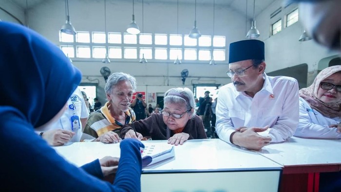 Gus Ipul Awasi BLTS di Jatinegara, Ingatkan Warga Gunakan Secara Bijak