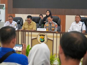Kemenhut dan Polda Lampung Ungkap Kayu Gelondong Terdampar: Dari Kapal Rusak