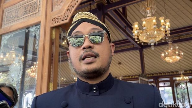 Paku Buwono XIV Mangkubumi ditemui di Sasana Handrawina Keraton Solo, Rabu (10/12/2025).