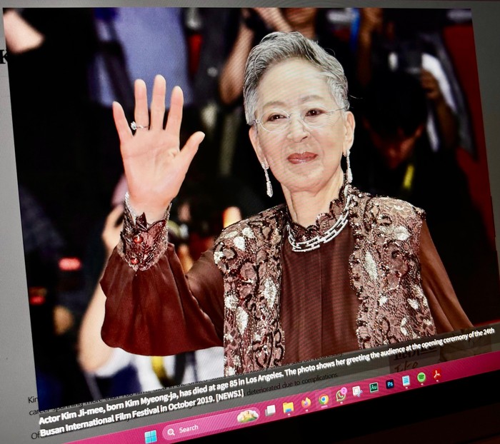 Reproduksi foto aktris Korea Selatan Kim Ji Mee. Sumber foto asli: OSEN, direproduksi dari artikel Korea JoongAng Daily pada Rabu (10/12/2025).