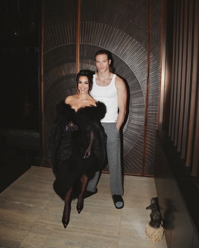 Kim Kardashian diketahui telah tiga kali menikah. Pernikahan pertamanya dengan Damon Thomas. Suami keduanya adalah Kris Humphries. Dan terakhir Kim menikah dengan Kanye West. Dari pernikahan dengan Kanye yang berakhir dengan perceraian pada 2022, dia dikaruniai empat anak: North, Saint, Chicago dan Psalm. Foto: Dok. Instagram