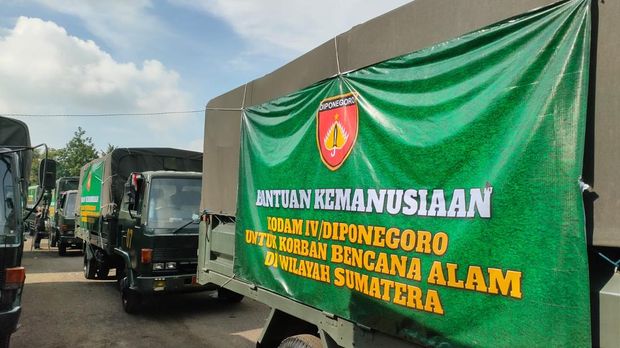 Kodam IV/Diponegoro mengirimkan bantuan untuk korban bencana di Aceh dan Sumatera, Senin (8/12/2025). Kodam IV/Diponegoro mengirimkan bantuan untuk korban bencana di Aceh dan Sumatera, Senin (8/12/2025).
