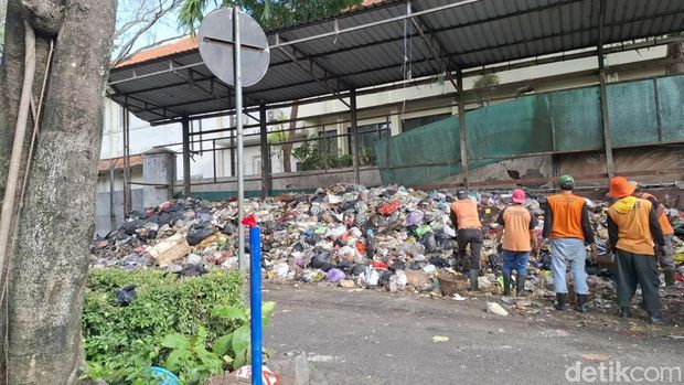 Kondisi depo sampah Kotabaru, Kota Jogja, Rabu (10/12/2025) pukul 15.00 WIB. Kondisi depo sampah Kotabaru, Kota Jogja, Rabu (10/12/2025) pukul 15.00 WIB.
