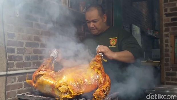 Kuliner kambing guling atau kambing bakar, Dapur Kunfayakun Purwakarta