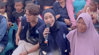 Hamil Besar Gak Halangi Lesti Kejora Ikut Datangi Lokasi Bencana di Sumatera